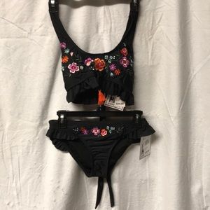 Cali for Nia Sunshine swim embroidery set bra Sz L